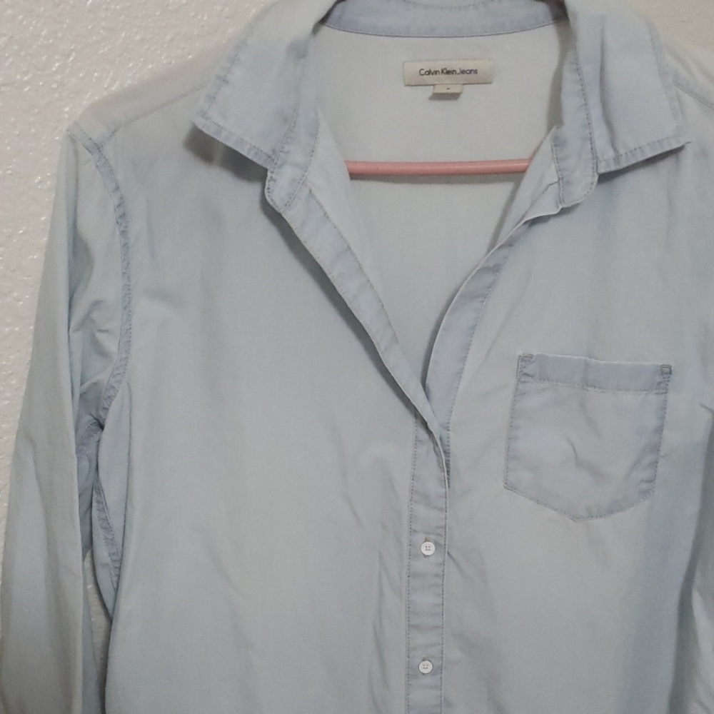 Ombre Calvin Klein light denim button up